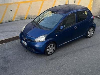 Usata Toyota Aygo 67 CV (49 kW) 2007 Blu Utilitaria