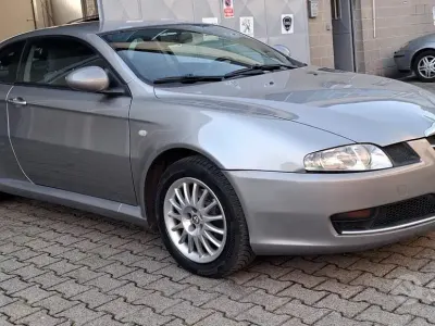 Begagnad Alfa Romeo GT Distinctive 140 HK (102 kW) 2009 Grå Sportkupé