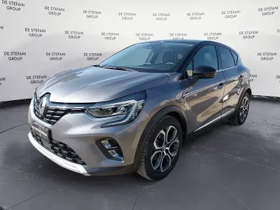 Usata Renault Captur Engineered 143 CV (105 kW) 2023 Grigio SUV