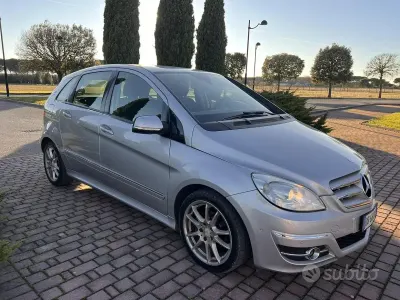 Usata Mercedes B180 109 CV (80 kW) 2008 Grigio Monovolume