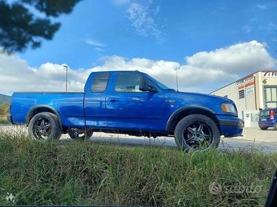 Usata Ford V8 2000 Blu SUV