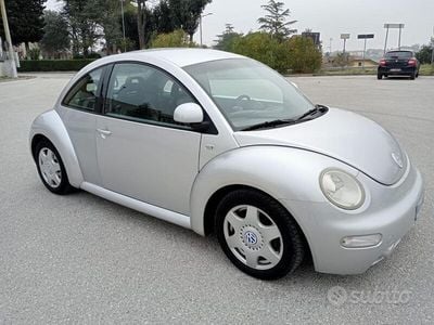 Usata VW New Beetle 90 CV (66 kW) 1999 Grigio Utilitaria
