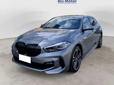 Begagnad BMW 118 M Sport 150 HK (110 kW) 2024 Silver Halvkombi