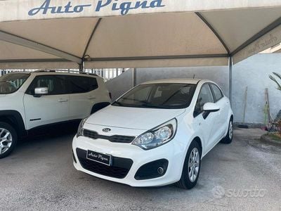 Usata Kia Rio EX 86 CV (63 kW) 2013 Bianco Berlina