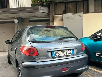 Usata Peugeot 206 68 CV (50 kW) 2006 Berlina