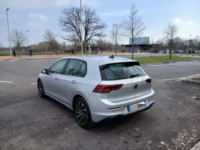 Usata VW Golf VIII Style 116 CV (85 kW) 2022 Grigio Berlina
