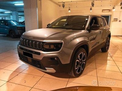 Usata Jeep Avenger Summit 110 CV (80 kW) 2025 Argento SUV