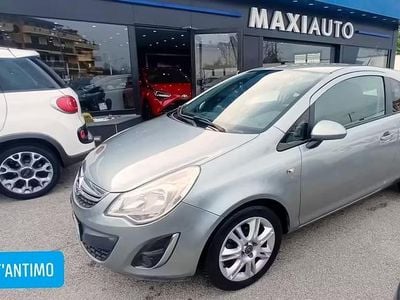 Usata Opel Corsa 74 CV (54 kW) 2013 Grigio Utilitaria