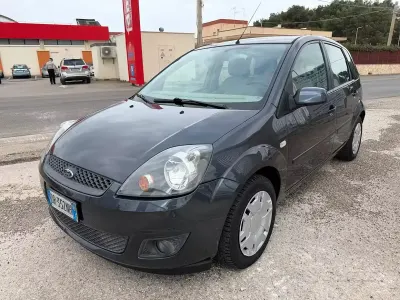 Usata Ford Fiesta 68 CV (50 kW) 2008 Grigio Utilitaria