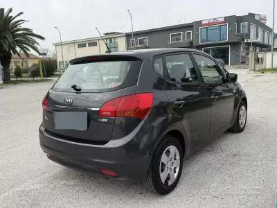 Usata Kia Venga 90 CV (66 kW) 2016 Grigio Utilitaria