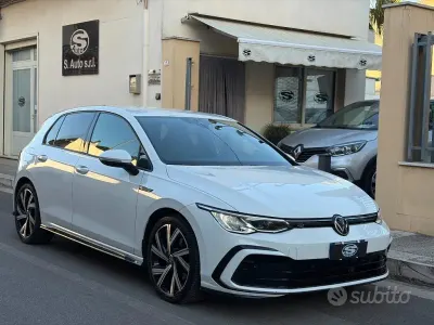 Usata VW Golf VIII R-line 150 CV (110 kW) 2022 Bianco Berlina