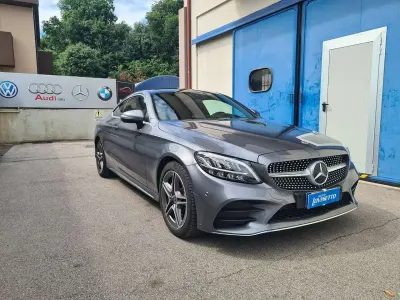 Usata Mercedes C180 Premium 156 CV (114 kW) 2019 Grigio medio met. Coupé