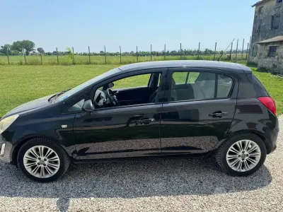 Usata Opel Corsa 85 CV (62 kW) 2011 Nero Utilitaria