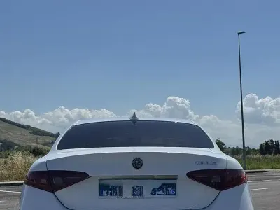 Usata Alfa Romeo Giulia 150 CV (110 kW) 2017 Bianco Berlina