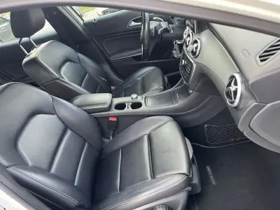 Usata Mercedes GLA200 136 CV (100 kW) 2016 Bianco SUV