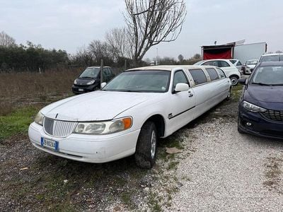 Usata Lincoln Town Car 199 CV (146 kW) 2000 Bianco Berlina