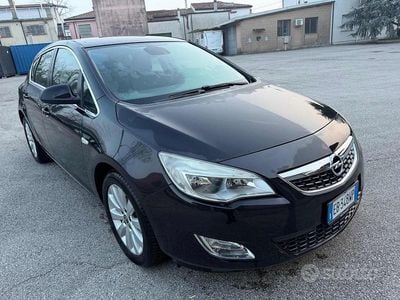 Usata Opel Astra Cosmo 110 CV (80 kW) 2010 Nero Berlina