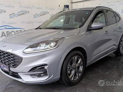 Usata Ford Kuga ST-Line X 120 CV (88 kW) 2021 Solar silver SUV