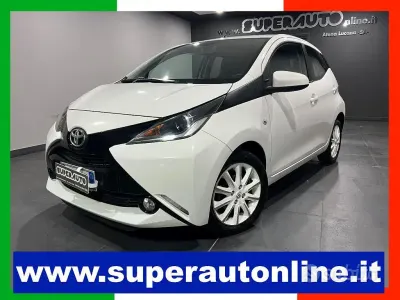 Usata Toyota Aygo X-play 69 CV (50 kW) 2015 Bianco Utilitaria