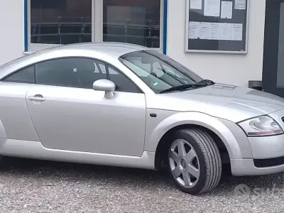 Begagnad Audi TT 179 HK (131 kW) 1999 Grå Sportkupé