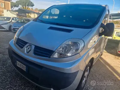 Usata Renault Trafic Komfort 114 CV (83 kW) 2011 Grigio Monovolume