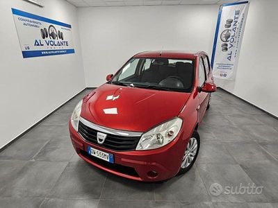 Usata Dacia Sandero Lauréate 75 CV (55 kW) 2009 Rosso Berlina
