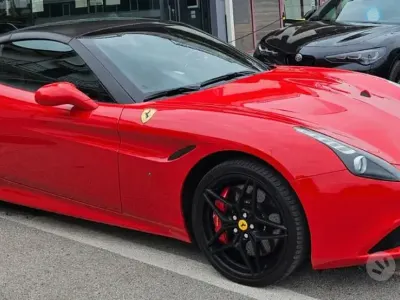 Usata Ferrari California 560 CV (411 kW) 2015 Rosso Cabrio