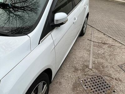 Usata Ford Focus 115 CV (84 kW) 2012 Bianco Station wagon