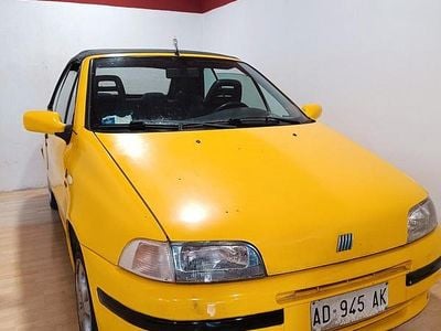 Usado Fiat Punto Cabriolet 60 HP (44 kW) 1997 Amarelo Cabrios