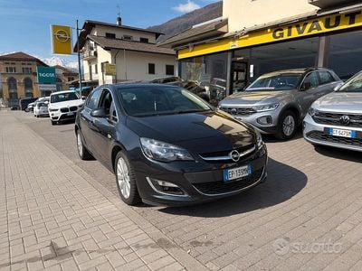 Usata Opel Astra Cosmo 120 CV (88 kW) 2013 Nero Berlina