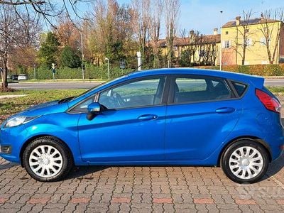 Usata Ford Fiesta 75 CV (55 kW) 2013 Blu Utilitaria