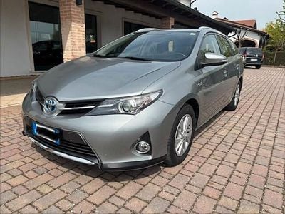 Begagnad Toyota Auris Hybrid Active 99 HK (72 kW) 2014 Grå Kombi