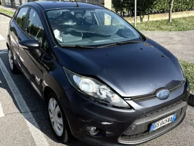 Usata Ford Fiesta 82 CV (60 kW) 2009 Berlina