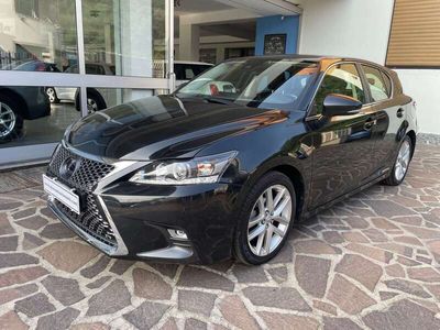 Lexus CT200h