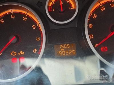 Usata Opel Corsa 100 CV (73 kW) 2008 Grigio Utilitaria