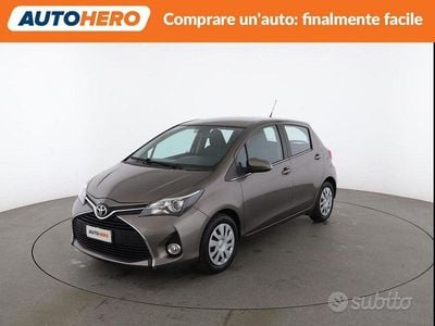 Usata Toyota Yaris Active 70 CV (51 kW) 2017 Grigio Berlina
