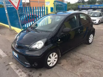 Usata Toyota Aygo Active 68 CV (50 kW) 2012 Nero Utilitaria