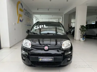 Usata Fiat Panda Lounge 69 CV (50 kW) 2017 Nero metallizzato Utilitaria