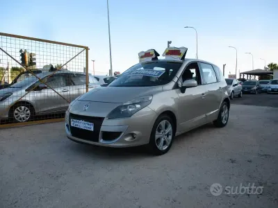 Usata Renault Scénic 130 CV (95 kW) 2010 Grigio Monovolume