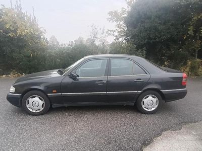 Usata Mercedes C180 Elegance 122 CV (89 kW) 1994 Nero Berlina