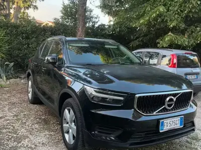 Usata Volvo XC40 Momentum 150 CV (110 kW) 2019 Nero SUV