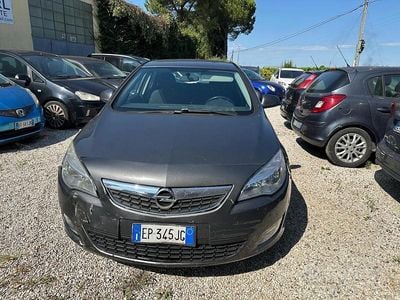 Usata Opel Astra 140 CV (102 kW) 2013 Grigio Berlina