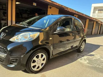 Usata Peugeot 107 68 CV (50 kW) 2009 Utilitaria