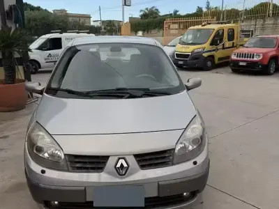 Usata Renault Scénic 120 CV (88 kW) 2005 Monovolume