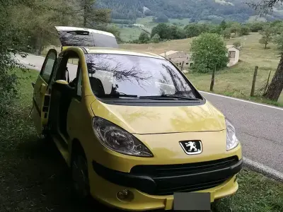 Usata Peugeot 1007 73 CV (53 kW) 2006 Giallo Monovolume