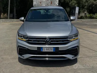 Usata VW Tiguan R-line 150 CV (110 kW) 2022 Grigio SUV