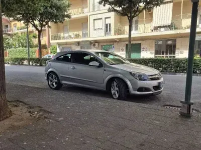 Usata Opel Astra GTC 101 CV (74 kW) 2005 Berlina