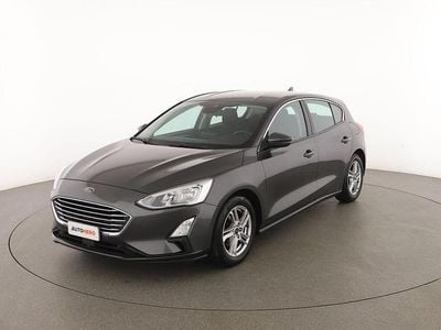 Usado Ford Focus 101 HP (74 kW) 2019 Cinzento Sedan