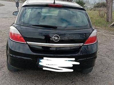 Usata Opel Astra Enjoy 101 CV (74 kW) 2004 Nero Berlina