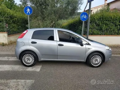 Usata Fiat Grande Punto 77 CV (56 kW) 2007 Grigio Utilitaria
